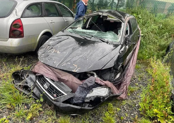 samochody osobowe Seat Leon cena 9900 przebieg: 45000, rok produkcji 2019 z Racibórz